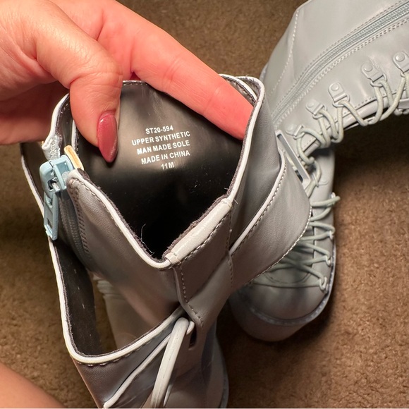 Dolls Kill Sugar Thrillz baby blue traitor boots size 11, worn once - Picture 4 of 4